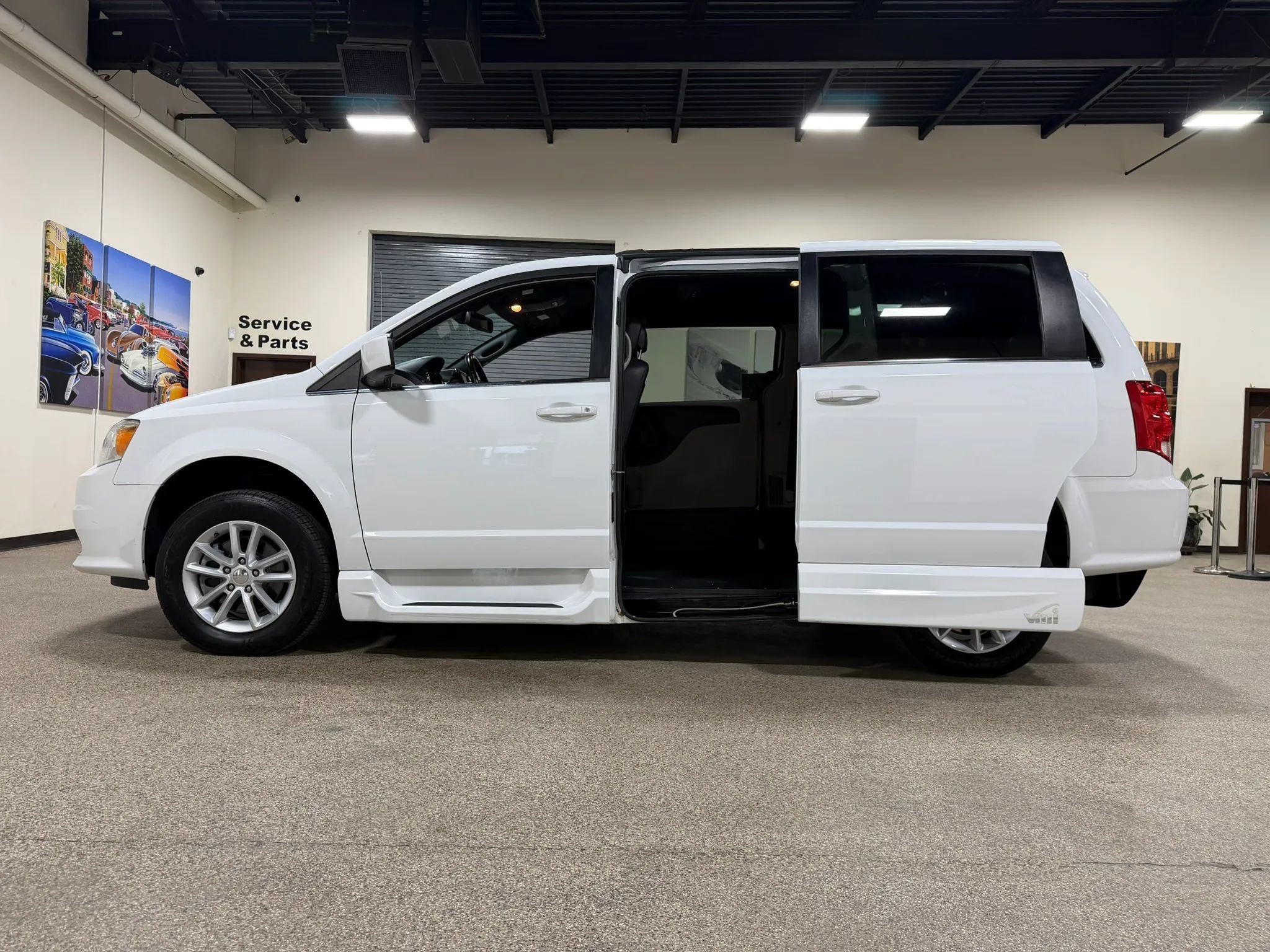 Used 2019 Dodge Grand Caravan SXT FWD image 22