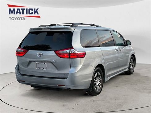 Used 2020 Toyota Sienna Limited Premium image 7