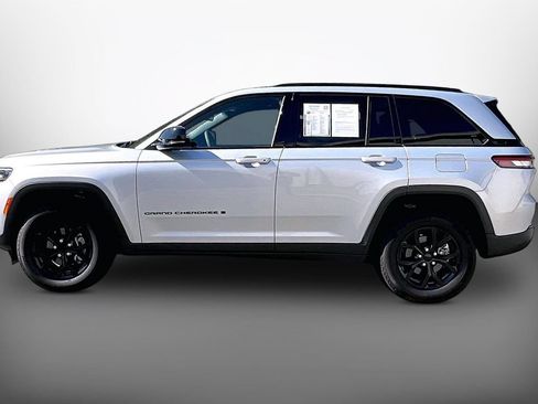 Used 2025 Jeep Grand Cherokee Altitude AWD/4WD image 5