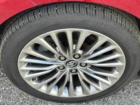 Used 2019 Toyota Avalon Limited image 21