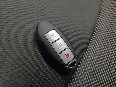 Used 2020 Nissan Pathfinder S image 32