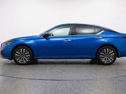 Used 2025 Nissan Altima 2.5 SV image 5