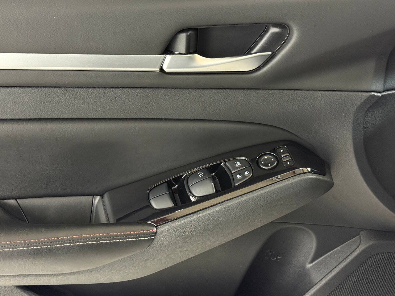 Used 2024 Nissan Altima 2.5 SR w/ SR Premium Package FWD image 40