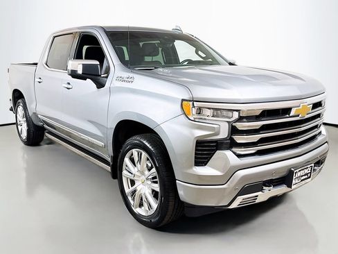 Used 2023 Chevrolet Silverado 1500 High Country w/ High Country Premium Package AWD/4WD image 3