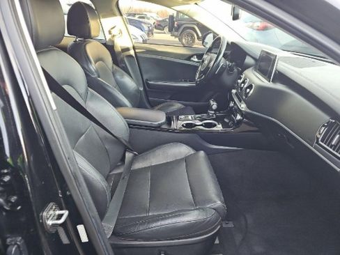 Used 2018 Kia Stinger Premium image 12