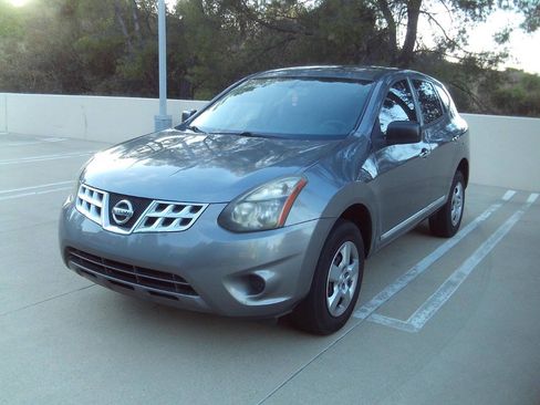 Used 2015 Nissan Rogue S FWD image 2