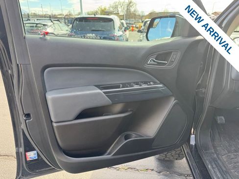 Used 2022 Chevrolet Colorado Z71 w/ Z71 Midnight Edition image 17