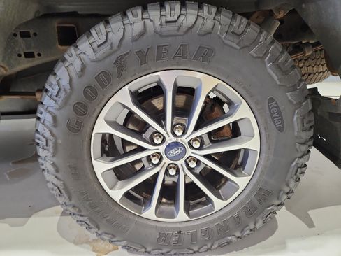 Used 2020 Ford F150 XLT w/ Equipment Group 302A Luxury AWD/4WD image 19