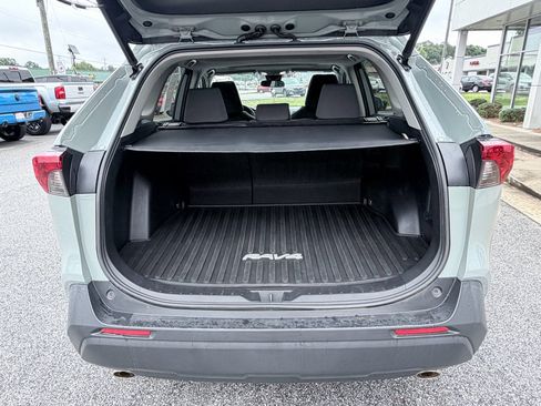 Used 2022 Toyota RAV4 XLE w/ Convenience Package FWD image 9