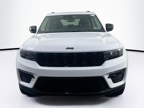 Used 2023 Jeep Grand Cherokee Limited w/ Black Appearance Package AWD/4WD image 2