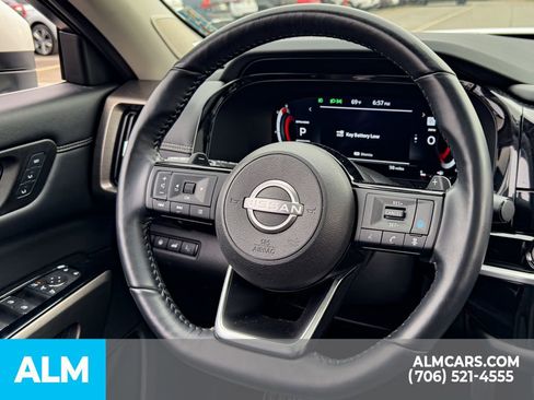 Used 2024 Nissan Pathfinder Platinum w/ Black Appearance Package FWD image 28