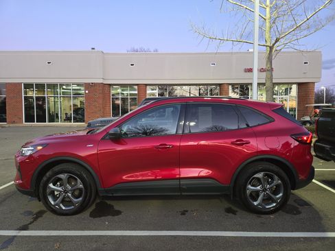 Used 2025 Ford Escape ST-Line image 2