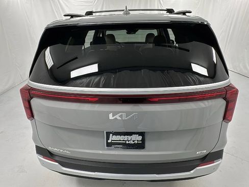 New 2026 Kia Carnival EX FWD image 4