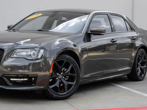 Used 2021 Chrysler 300 S w/ S Model Appearance Package RWD image 8