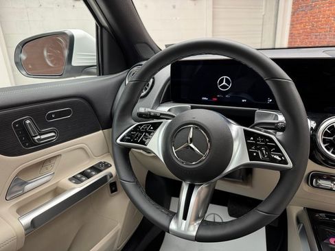 New 2025 Mercedes-Benz GLB 250 4MATIC image 13