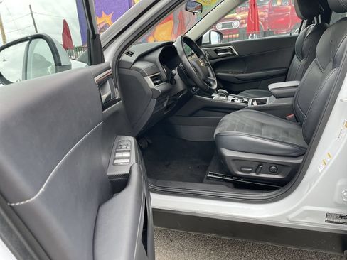 Used 2024 Mitsubishi Outlander SE FWD image 14