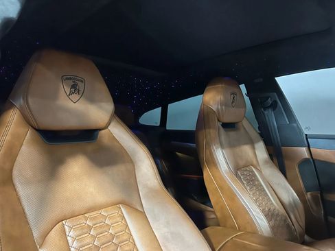 Used 2019 Lamborghini Urus image 17