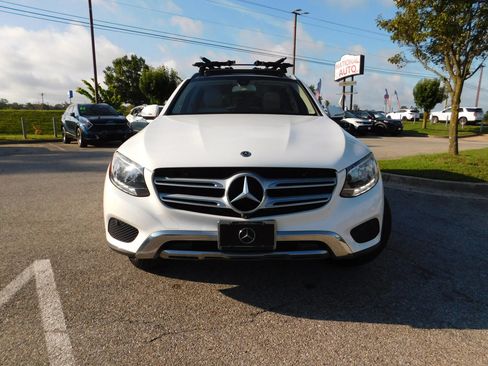 Used 2019 Mercedes-Benz GLC 300 4MATIC w/ Parking Assistance Package image 3