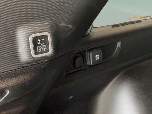 Used 2023 Jeep Grand Cherokee Altitude RWD image 35