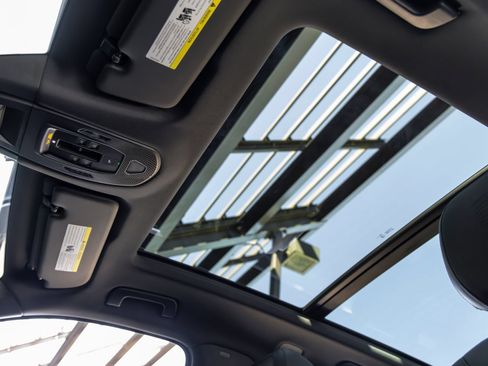 Certified 2025 Porsche Cayenne AWD/4WD image 29