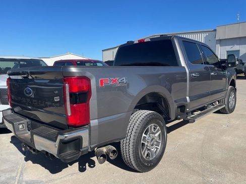 Used 2025 Ford F250 Lariat w/ Chrome Package image 4