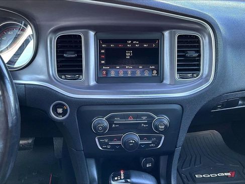 Used 2019 Dodge Charger SXT w/ Leather Interior Group image 31