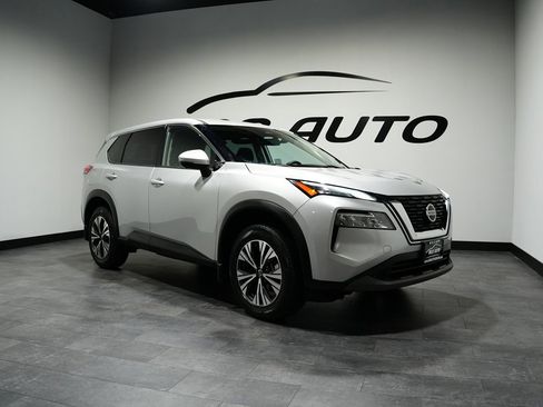 Used 2021 Nissan Rogue SV image 16