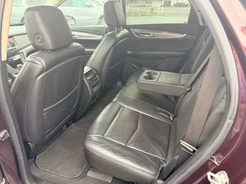 Used 2017 Cadillac XT5 Luxury image 32