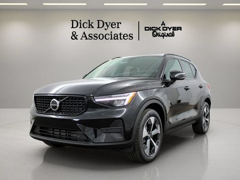 New 2026 Volvo XC40 B5 Core w/ Protection Package Premier AWD/4WD image 5