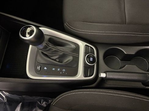 Used 2025 Hyundai Venue SEL FWD image 30