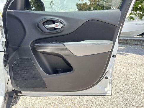 Used 2014 Jeep Cherokee Latitude image 23