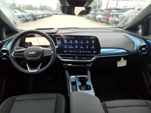 New 2025 Chevrolet Equinox EV LT w/ Convenience Package II FWD image 11