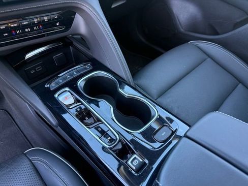 Used 2022 Buick Envision Essence w/ Safety Package image 20