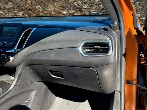 Used 2018 Chevrolet Equinox LT image 16