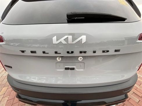 Used 2022 Kia Telluride EX w/ EX Premium Package image 17