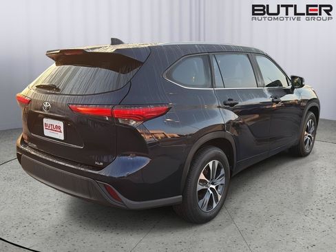 Used 2023 Toyota Highlander XLE FWD image 6