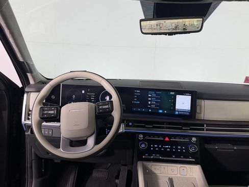 Used 2025 Hyundai Santa Fe Calligraphy FWD image 12