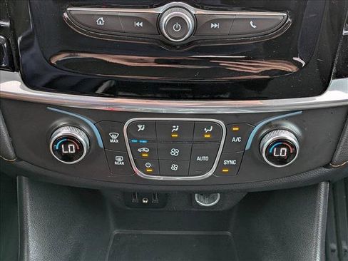 Used 2020 Chevrolet Traverse LT image 12