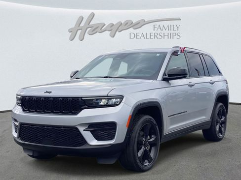 Certified 2024 Jeep Grand Cherokee Altitude image 36