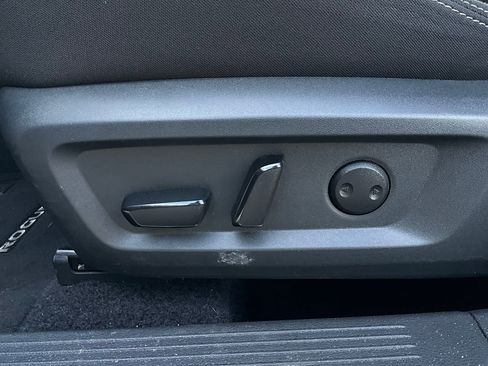 Used 2025 Nissan Rogue SV image 11