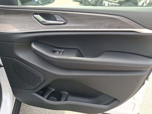 Used 2025 Jeep Grand Cherokee Limited w/ MOPAR Finishing Package image 10