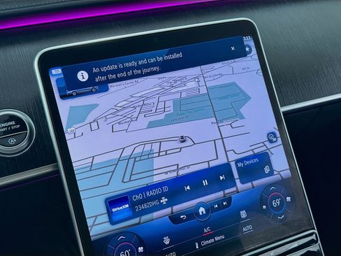 Used 2022 Mercedes-Benz S 580 4MATIC Sedan image 2