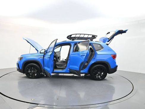 Used 2023 Volkswagen Taos SE w/ Black Wheel Package FWD image 26