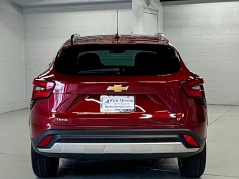 Used 2025 Chevrolet Trax LT w/ LT Convenience Package image 4