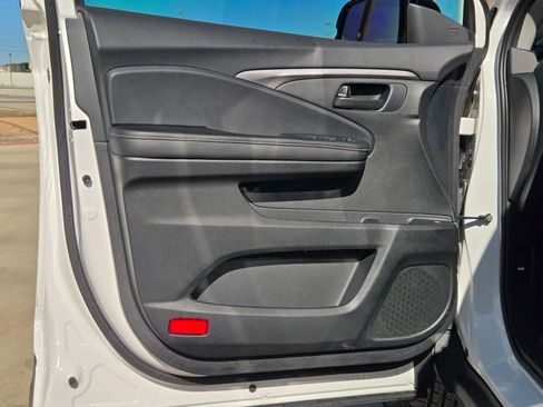 Used 2025 Honda Ridgeline Sport image 12