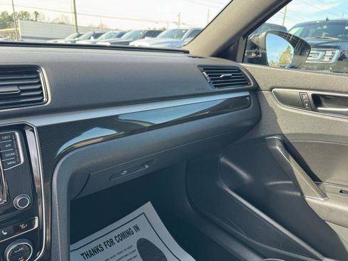 Used 2018 Volkswagen Passat 3.6 image 15