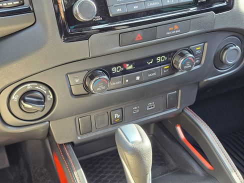 Used 2022 Nissan Frontier PRO-4X w/ Technology Package image 32