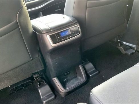 Used 2019 Toyota Highlander XLE image 35