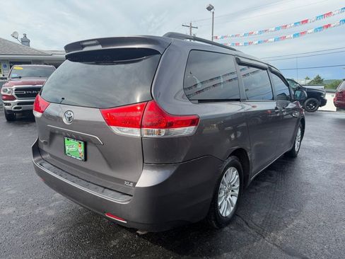 Used 2013 Toyota Sienna XLE FWD image 5