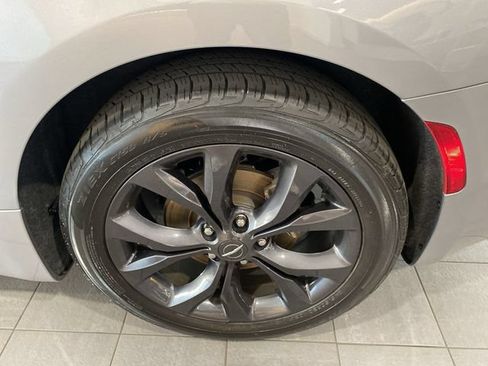 Used 2020 Chrysler Pacifica Touring w/ S Appearance Package FWD image 32